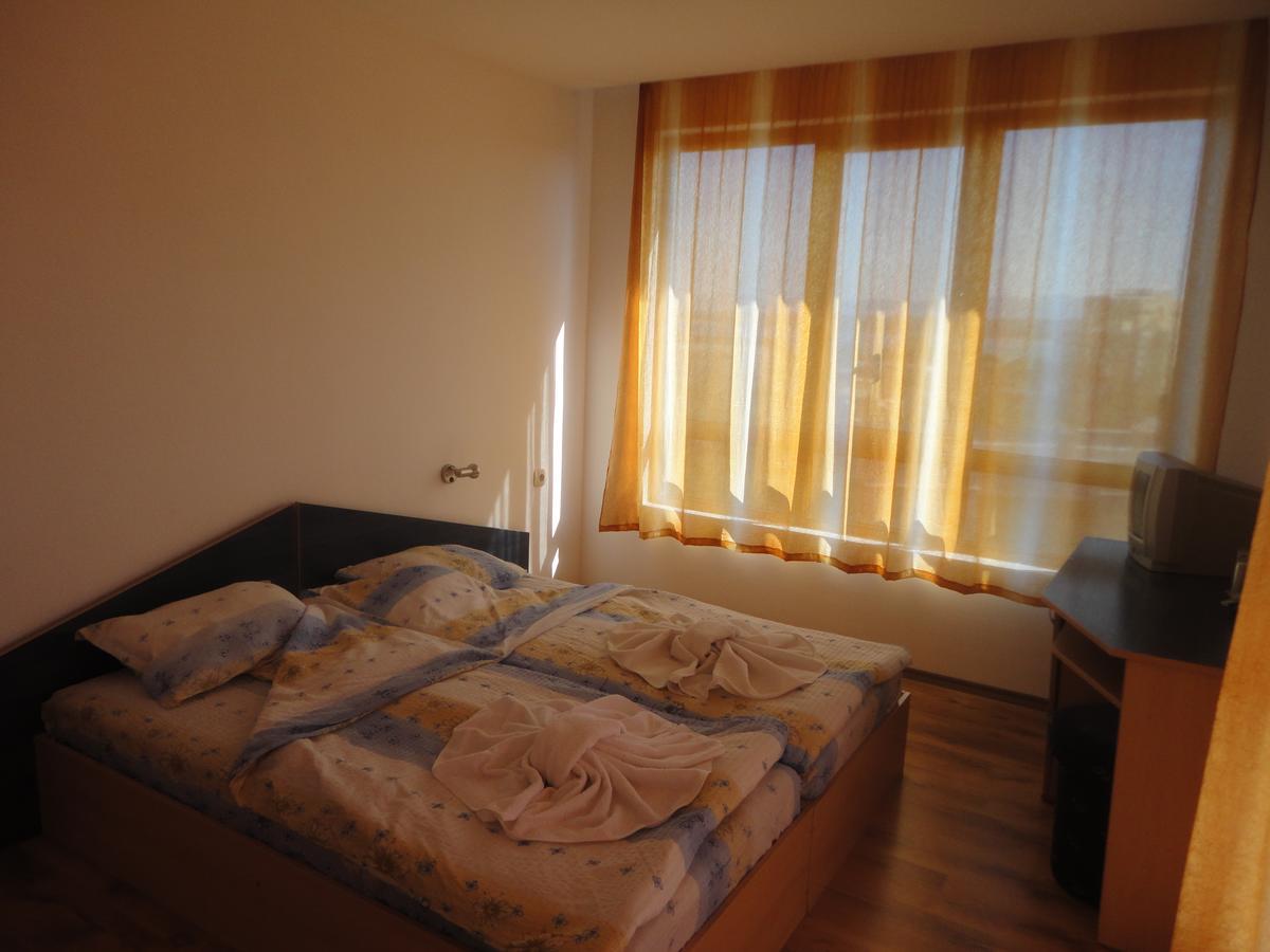 פרימורסקו Hotel Kalina מראה חיצוני תמונה